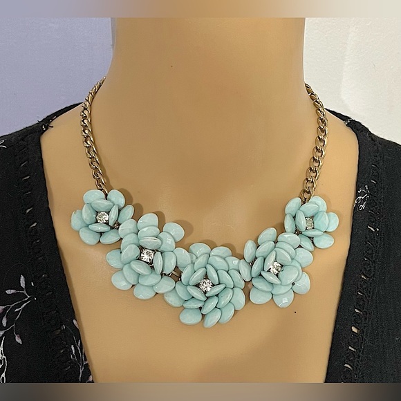 Boho Blue Bead Flower Bib Necklace 16” - 18” length - Picture 1 of 7